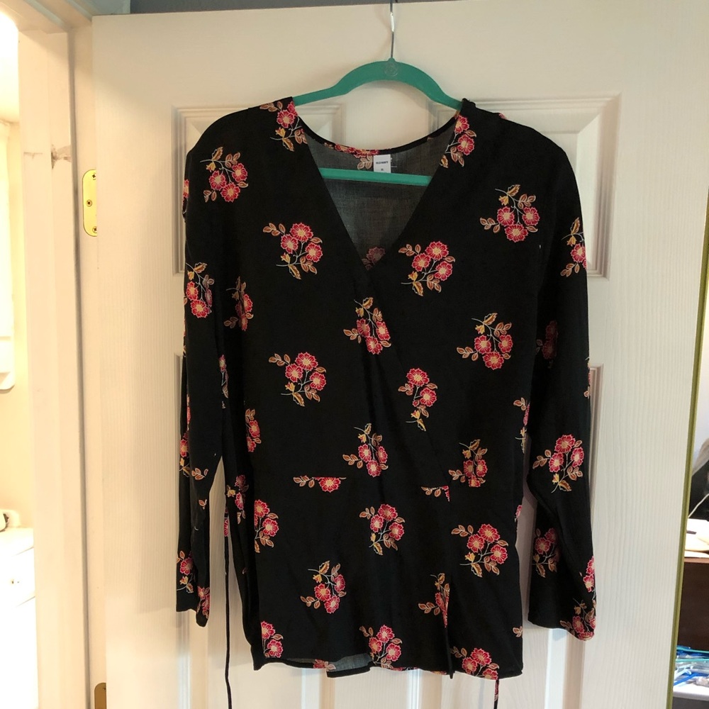 Old Navy Black floral tunic. Size XL.